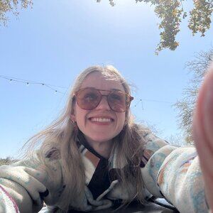 Meet your Posher, Claire